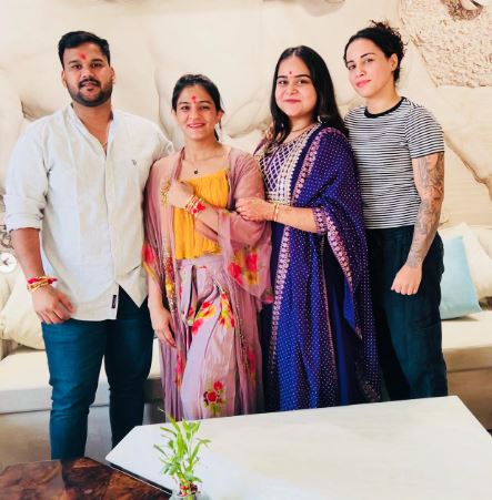 Puja Tomar and her siblings